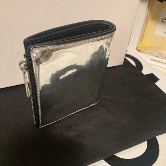 Tory Burch Emerson Mirror Small Silver Metallic Reflective Bi Fold Wallet - Picture 6 of 10